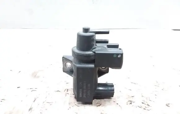 Toyota Avensis T270 Vacuum valve 258190R011