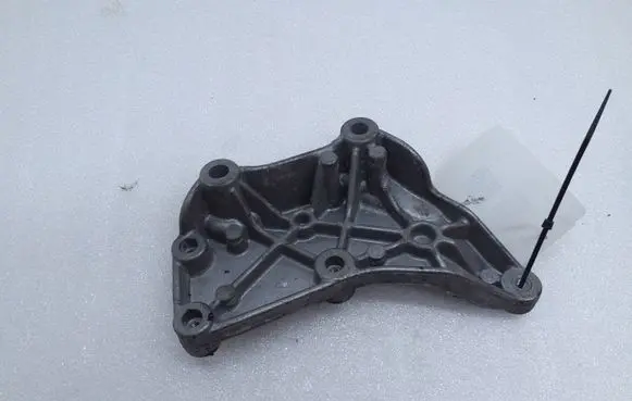 Mercedes-Benz C W205 Engine mounting bracket A6510940039