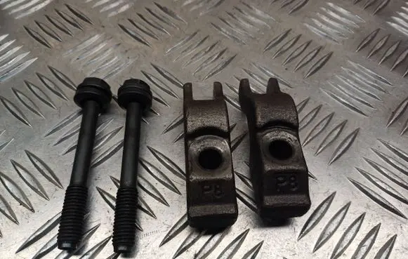 Opel Zafira B Fuel Injector clamp holder 