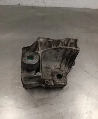 Volvo V70 Engine mounting bracket 6G926F030BA 30681951