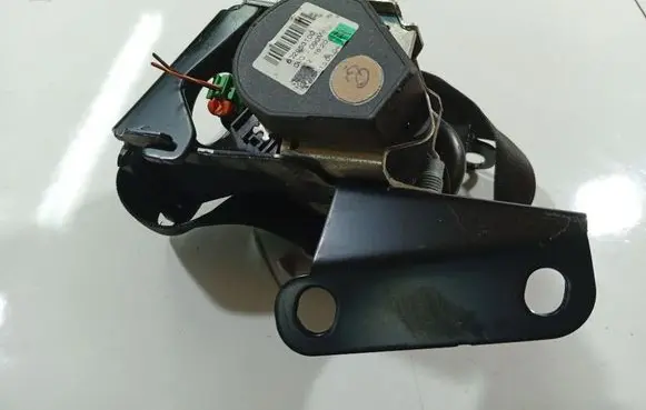 Mercedes-Benz CLS C219 Rear seatbelt 602953100