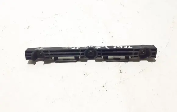 Tesla Model S Front bumper mounting bracket 1003693