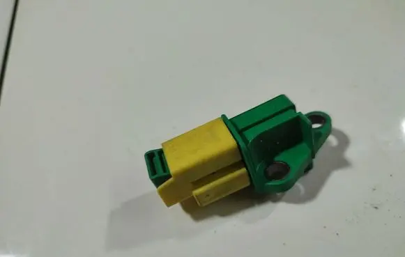 Volkswagen Golf V Airbag deployment crash/impact sensor 5WK43544
