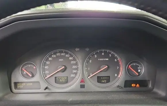 Speedometer (instrument cluster)