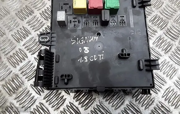 Opel Signum Fuse module 13205777fs