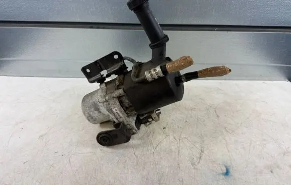 Peugeot 3008 I Power steering pump 9676557880