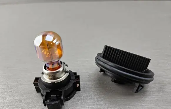 BMW 3 E90 E91 Headlight/headlamp bulb 7182521 7161306 63117182521