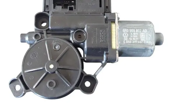 Volkswagen Polo V 6R Front door window regulator motor 0130822530 E850201005 6R0959802AD