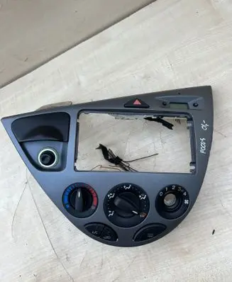 Ford Focus Climate control/heater control trim 98ABA046AC4AEW 98AB15000CCW Y2M5XA047A04AAW
