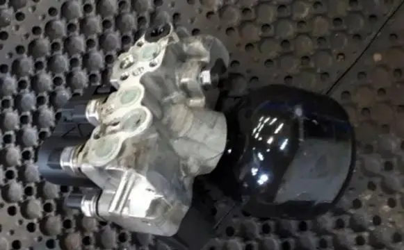Mercedes-Benz SL R231 Air suspension valve block A2313200158 1413