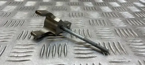 Jaguar F-Pace Fuel Injector clamp holder