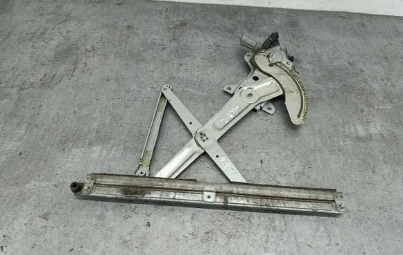 Suzuki Swift I Front door window regulator with motor