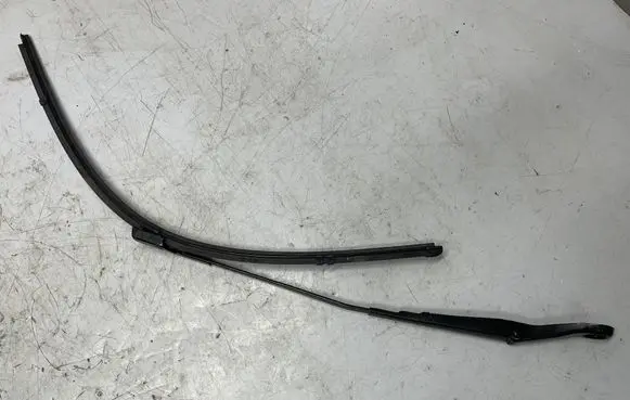 Windshield/front glass wiper blade