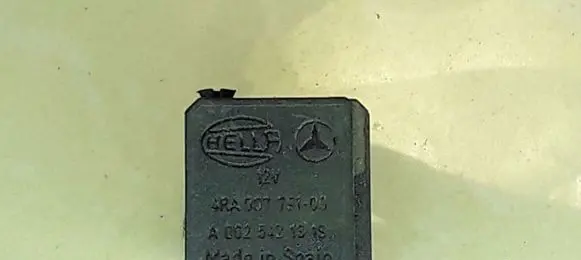 Mercedes-Benz A W168 Other relay A0025421319 4RA00779100