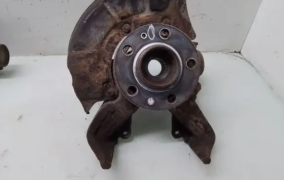 Volkswagen New Beetle Front wheel hub