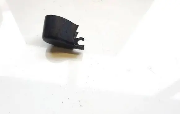 Rear wiper blade arm