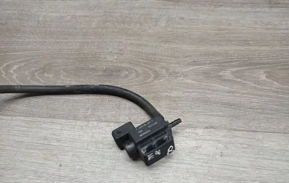 Volvo V70 Vacuum valve 70051500 8699233