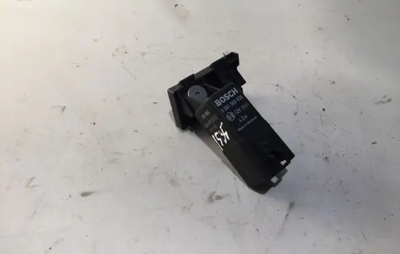 Skoda Octavia Mk2 (1Z) Glow plug pre-heat relay 038907281D