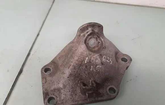 BMW 5 E60 E61 Engine mounting bracket 6768521 22116768521 22116776669