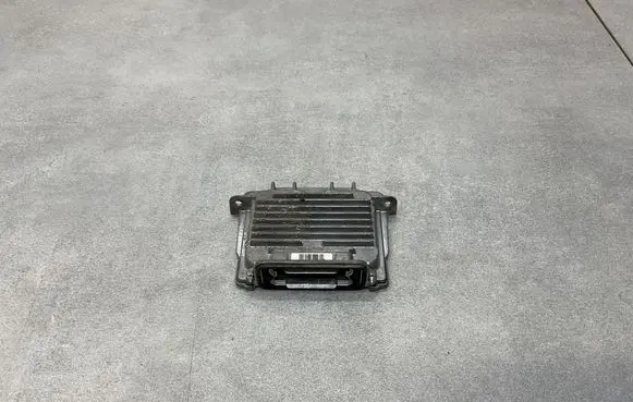 Jeep Grand Cherokee Headlight ballast module Xenon 89089352