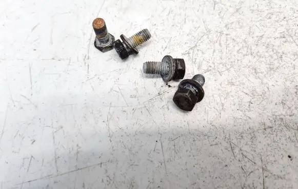Opel Vivaro Nuts/bolts 