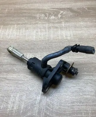 Volkswagen PASSAT B5.5 Clutch master cylinder 8E1721401AG