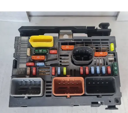 Peugeot 407 Fuse module 9667044980 12935950