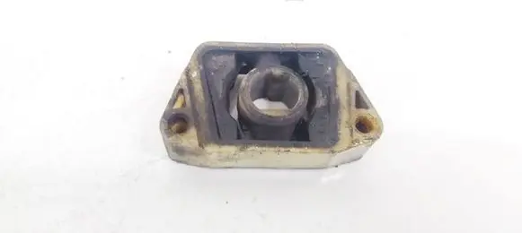 Radiator mount bracket