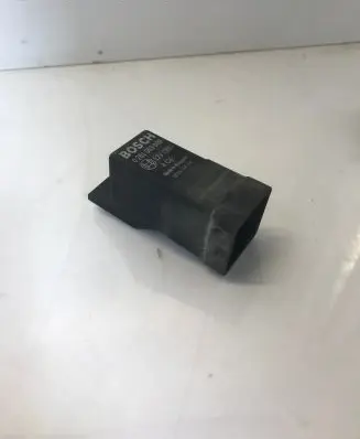Iveco Daily 6th gen Glow plug pre-heat relay 0281003039