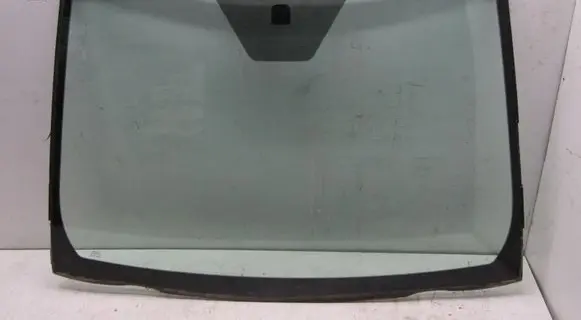Toyota Yaris Front windscreen/windshield window 1111