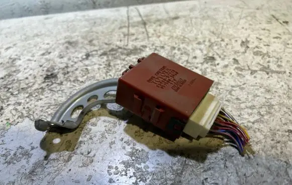 Toyota Yaris Door control unit/module 8598052220 0515003960