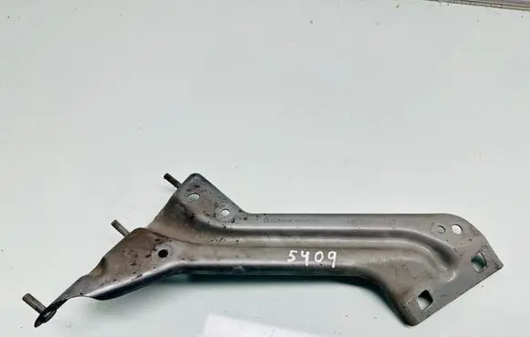 Audi Q5 SQ5 8R Fender mounting bracket 8R0821135