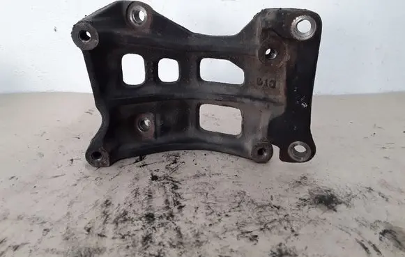 Toyota Avensis T250 A/C compressor mount bracket 24660477