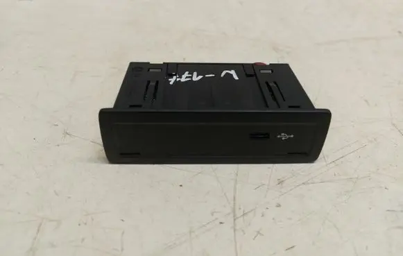 Mercedes-Benz A W177 USB socket connector a2478203902