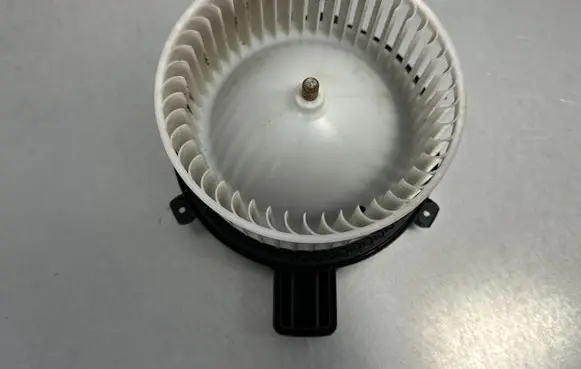 Volkswagen Touareg III Heater fan/blower 8B1820021
