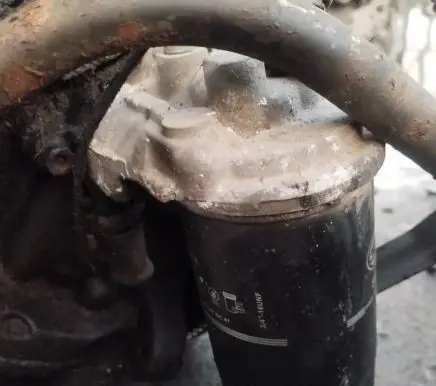 Audi 80 90 B3 Oil filter mounting bracket