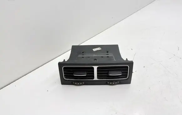 Volkswagen Touareg II Rear air vent grill 7P6819203