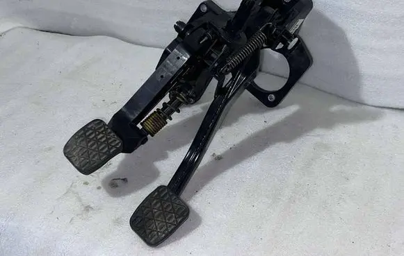 Mercedes-Benz A W169 Pedal assembly 
