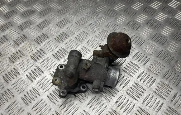 Toyota Yaris EGR valve 33010