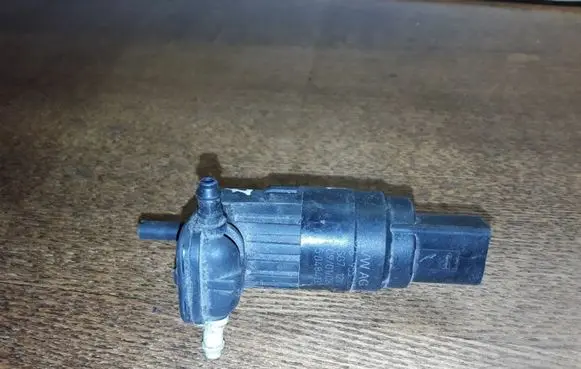 Skoda Octavia Mk2 (1Z) Windscreen/windshield washer pump 1K6955651