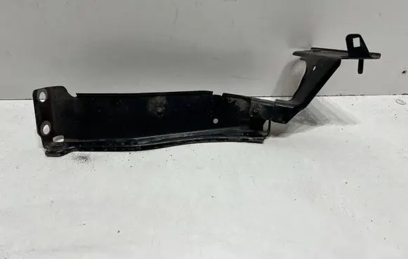 Audi A4 S4 B8 8K Fender mounting bracket 8K0821136B