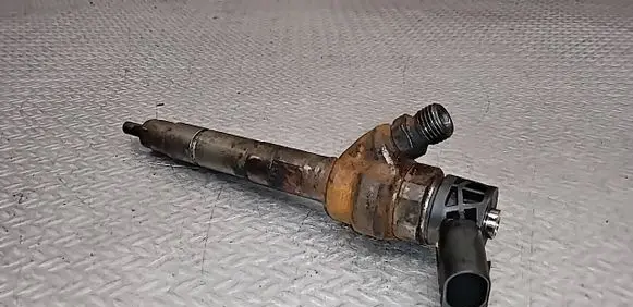 BMW 3 E90 E91 Fuel injector 781070202 0445110478