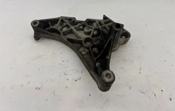 Skoda Superb B6 (3T) Engine mounting bracket 03L199207 KTS827120
