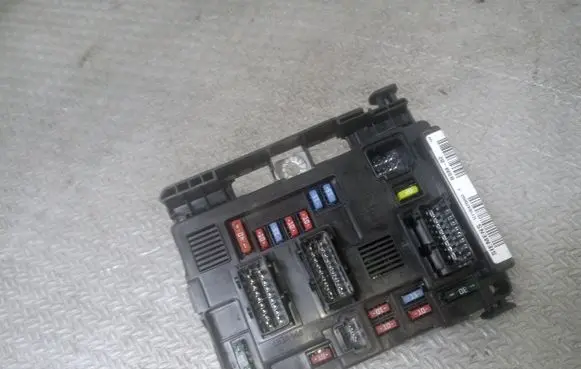 Citroen Berlingo Fuse module 965061858000