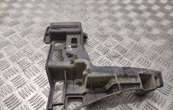 Rear bumper mounting bracket
