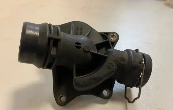 Thermostat/thermostat housing