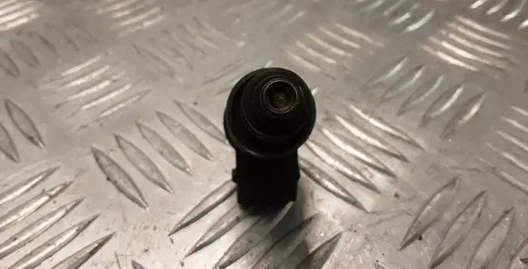 Volkswagen Golf IV Fuel injector 037906031AA