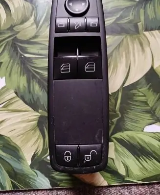 Mercedes-Benz A W169 Electric window control switch A1698206810 03728270
