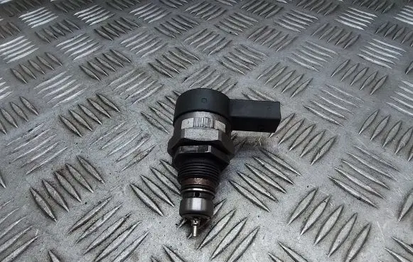 Audi A4 S4 B8 8K Fuel pressure regulator 0281006075 057130764AB