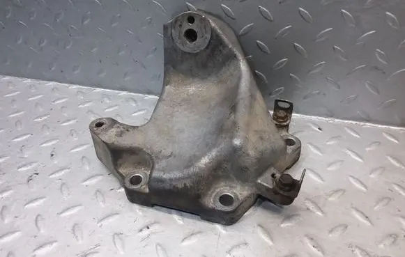 Lexus IS 220D-250-350 Engine mounting bracket